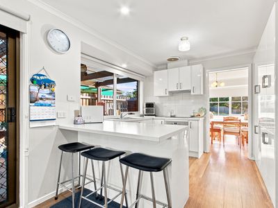 6 Rachel Court, Sale
