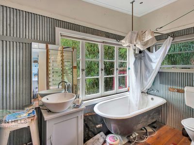 59 Abbey Road, Jiggi