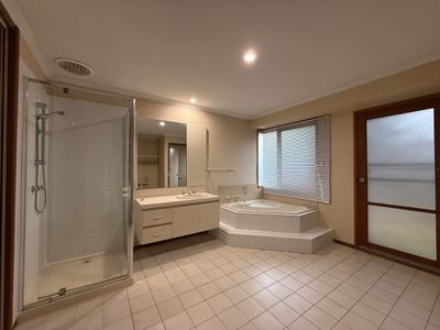 39 Minogue Crescent, Hoppers Crossing