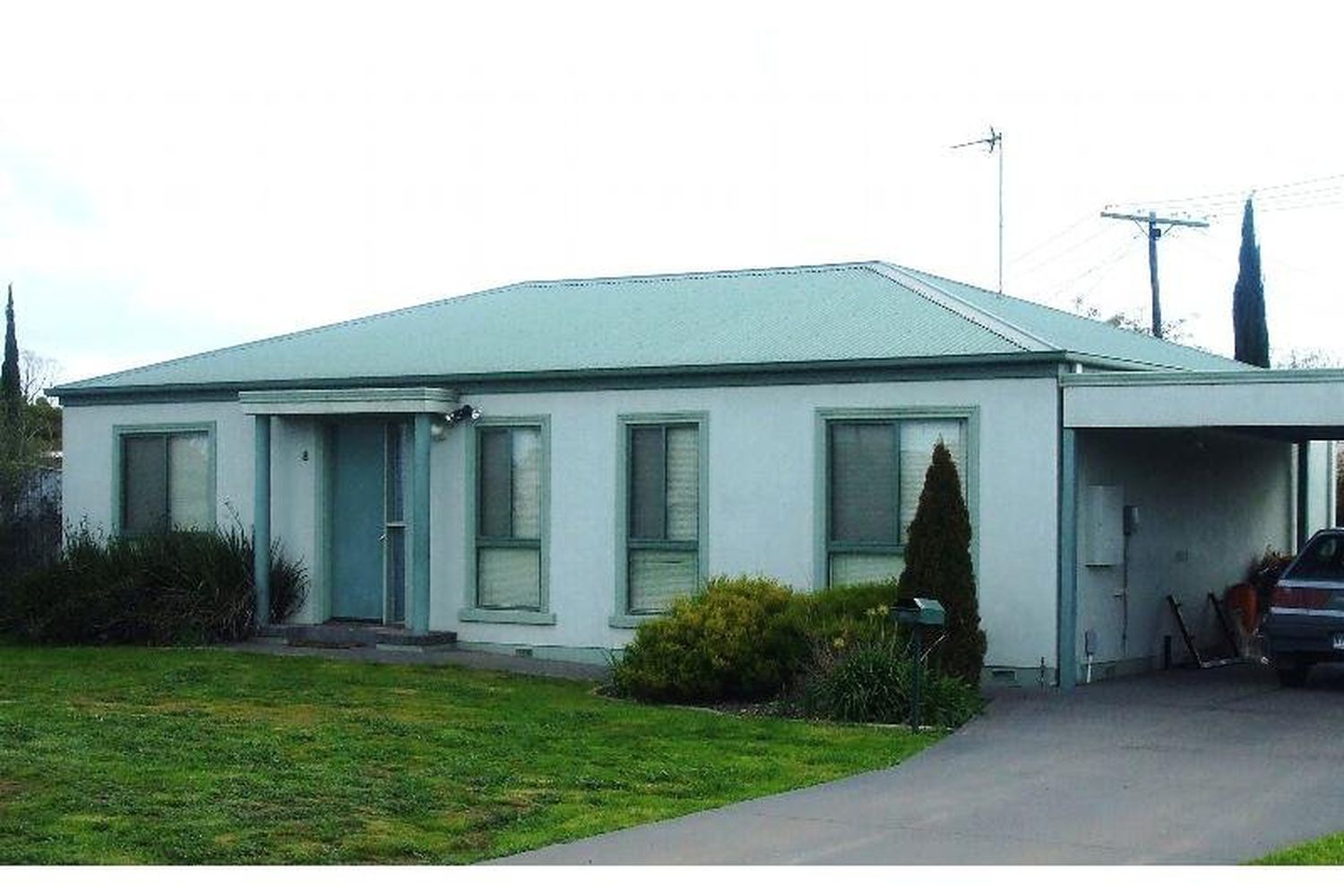8 Palm Avenue, Horsham