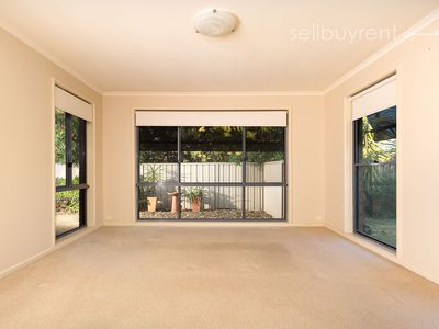 33 CUMMINGS STREET, Wodonga