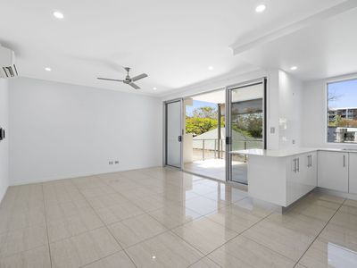 2 / 12 Kings Road, Taringa