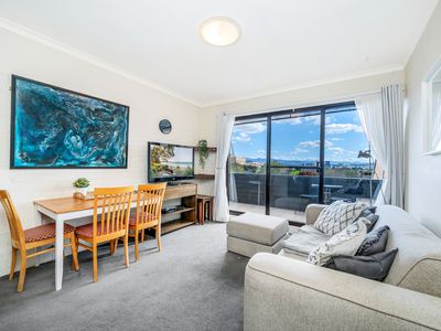 8 / 3 Garran Place, Garran