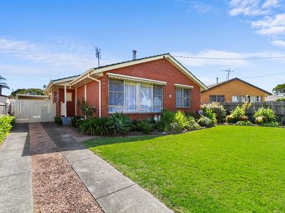 11 Gibsons Road, Sale