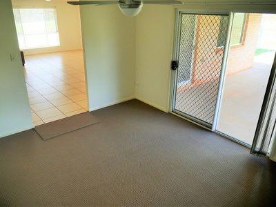 42-44 Premier Dve, Kingaroy