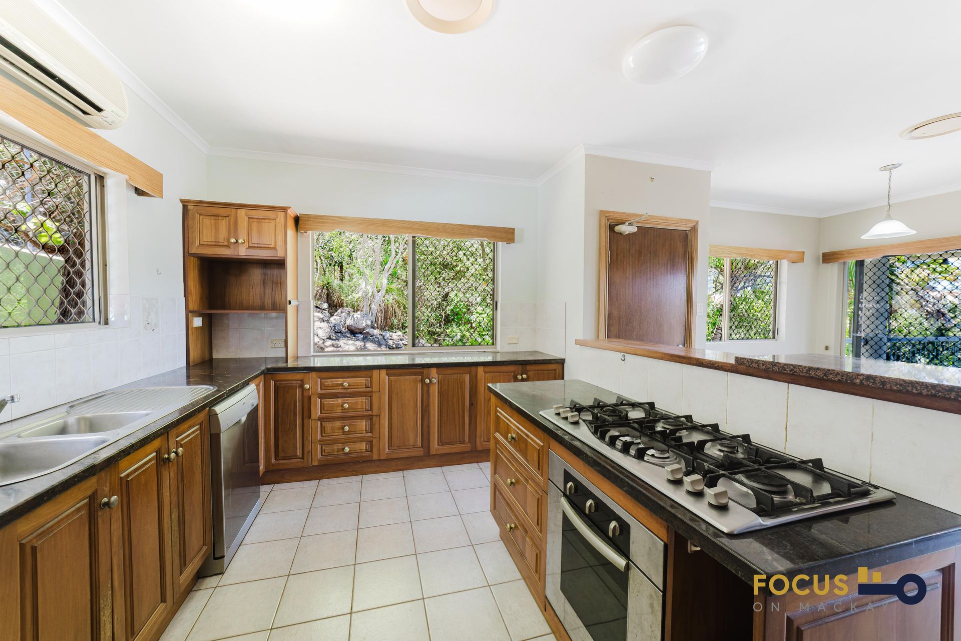 13 Coconut Grove, Ball Bay