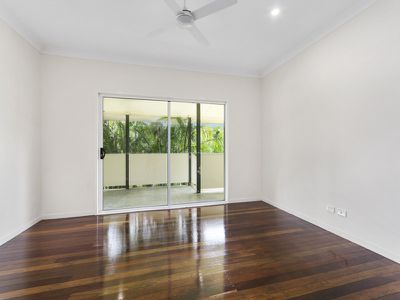 10 Stanley Street, North Booval