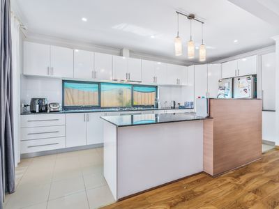10 Holywell Street, Middle Swan