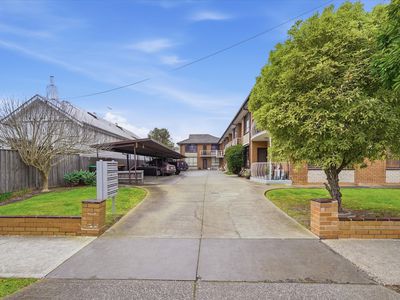 8 / 4 Lyons Street, Williamstown
