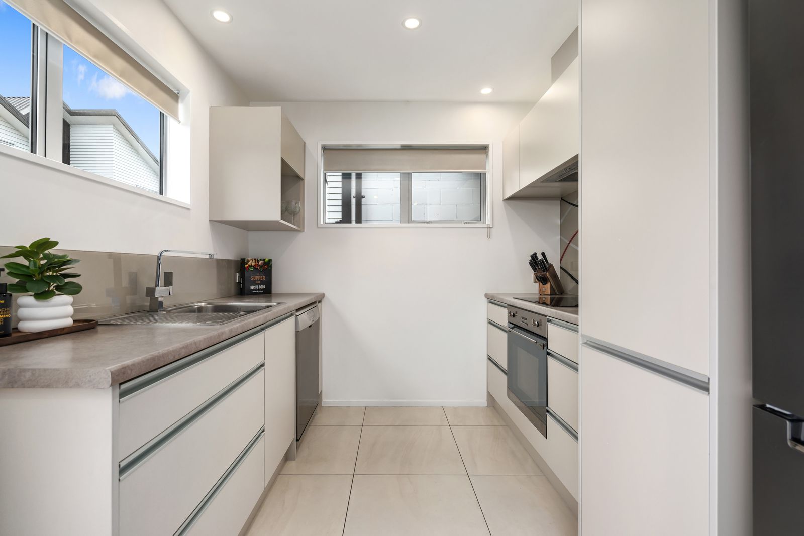 4 / 16 Hamill Road