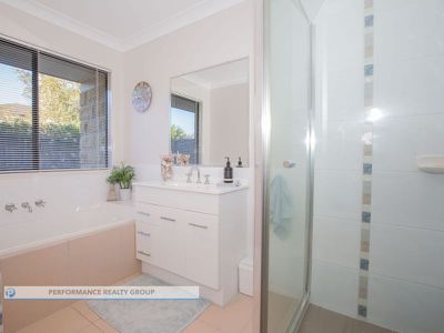 57 Laughlen Chase, Pacific Pines