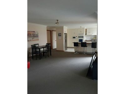 1 / 6 Victoria Place, Forster