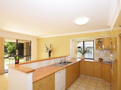 10 Riverbreeze Avenue, Noosa Waters