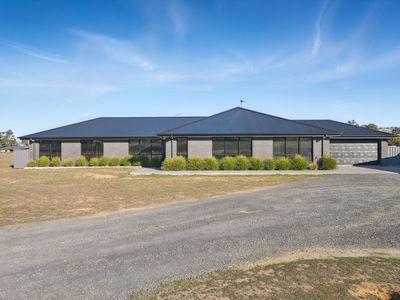 39 Lachlan Court, Brighton