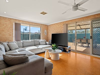 2 Stenton Gardens, Kinross
