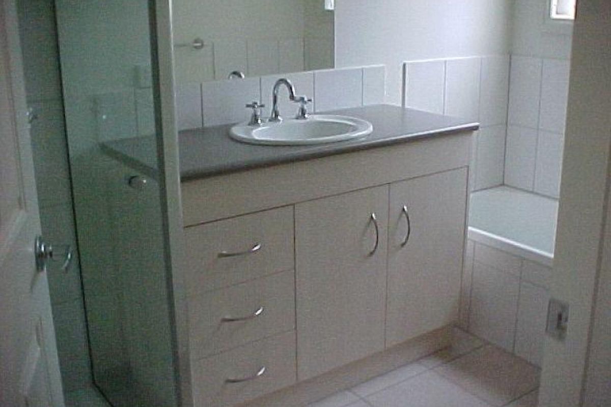 4 / 9 CHENERY Street, Mansfield