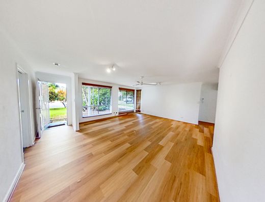 3 Bedroom home with established garden and solar power image 4