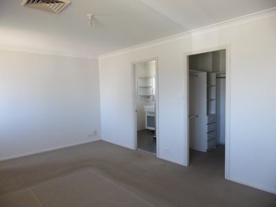 24 Tenterfield Avenue, Hoxton Park