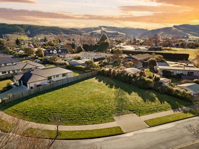 4 Three Kings Court, Outram