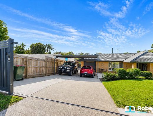The Complete Package - Renovated, Pool & Caravan Parking image 1