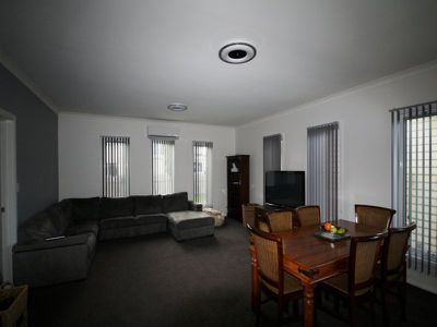 2 / 99 Old Bass Highway, Wynyard