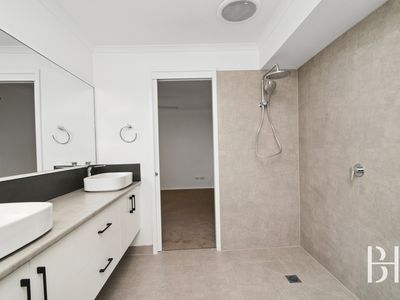 22 Lakeside Drive, Hidden Valley