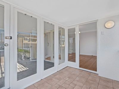 10 Whites Road, Manly West