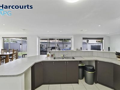 11 ARUM CORNER, Glen Iris