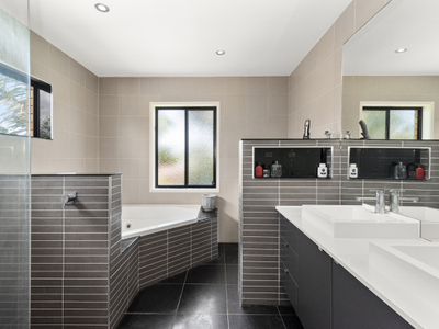 19 Jacaranda Avenue, Tweed Heads West