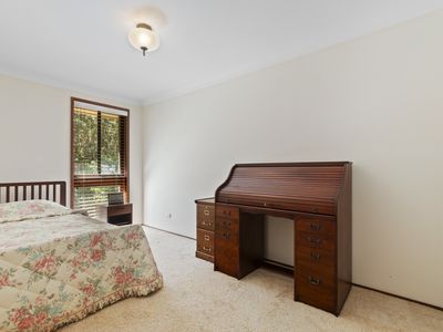 2 East Close, Hawks Nest