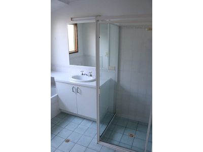 8 Coongul Court, Urraween