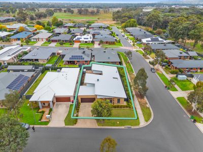 4 PIONEER PLACE, Thurgoona