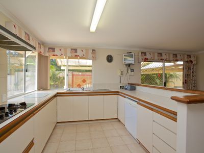 24 Breadsall Close, Carine