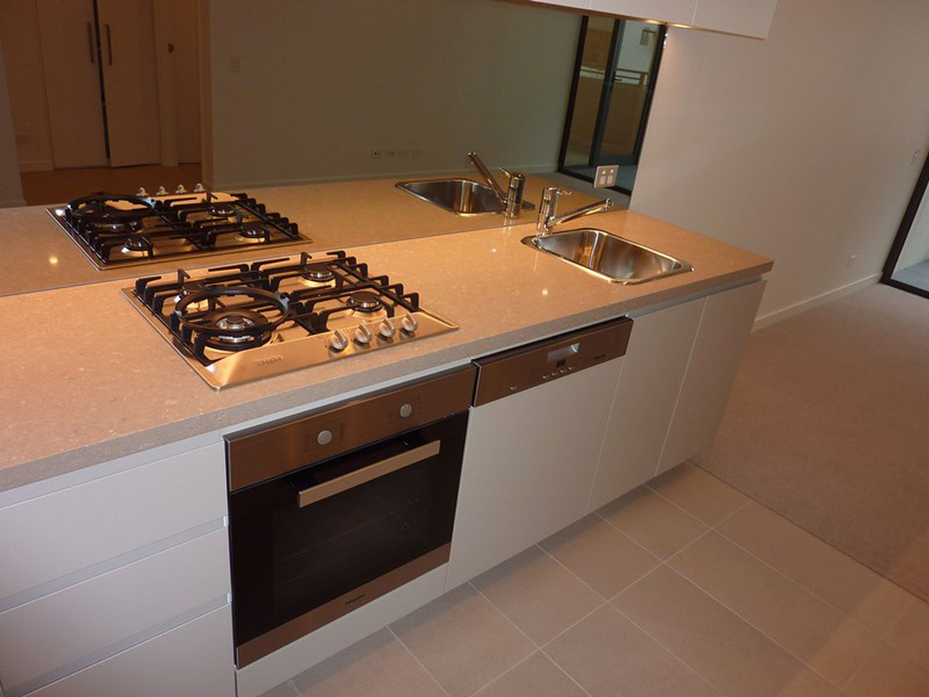 7402 / 2 Cullen Close, Forest Lodge