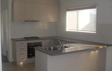 2 / 34 Sing Street, Berwick