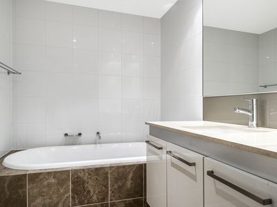 706 / 30 The Circus, Burswood
