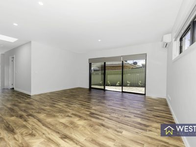 2 / 8 Montgomery Crescent, White Hills