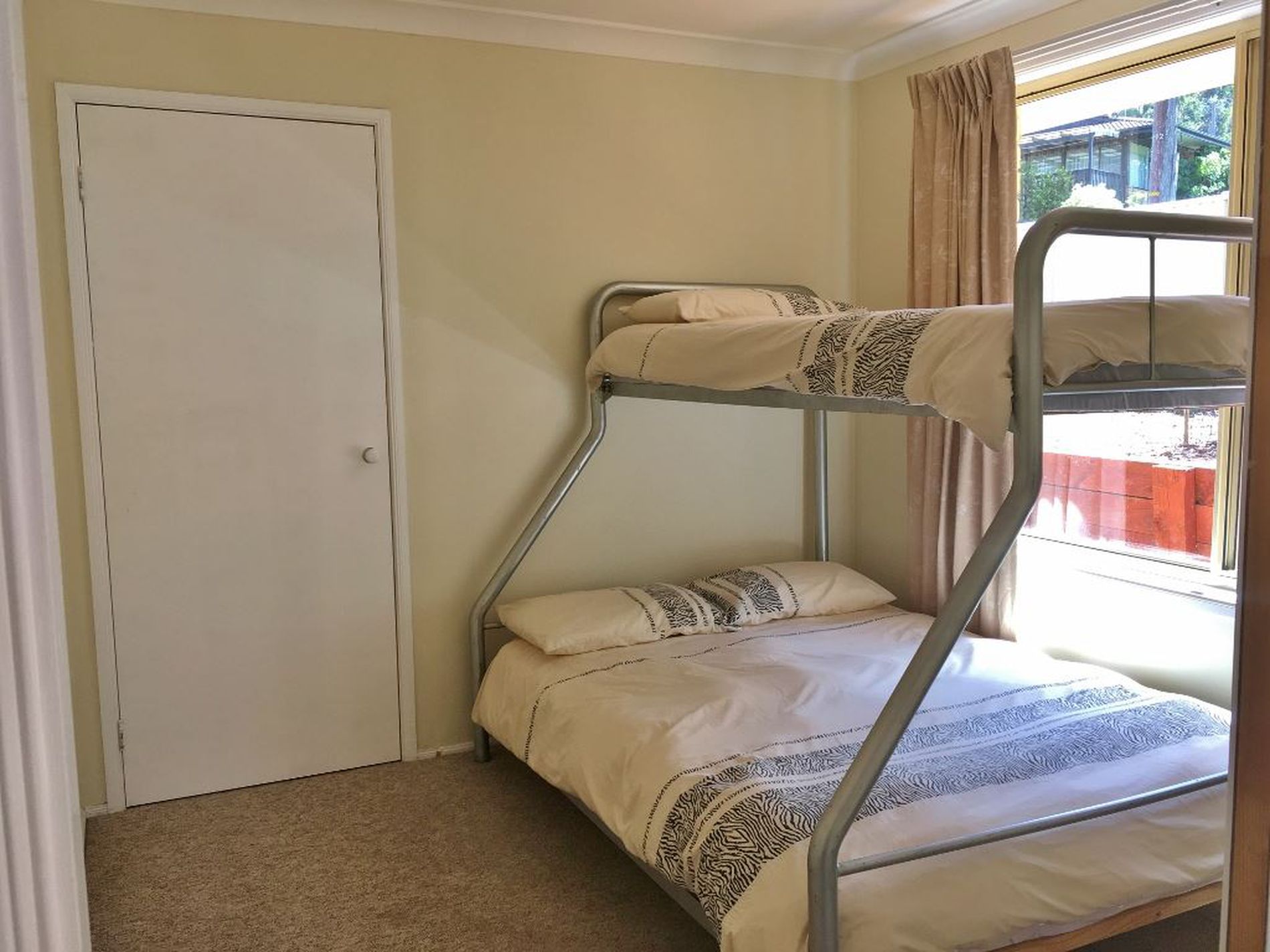 42 Valley Drive, Mollymook