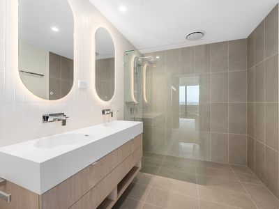 502 / 15 Cannes Avenue, Surfers Paradise