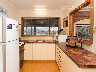 3 VISTA COURT, Bellbridge