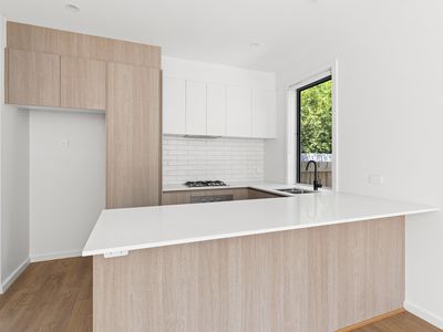 1 / 12 Hampton Parade, West Footscray