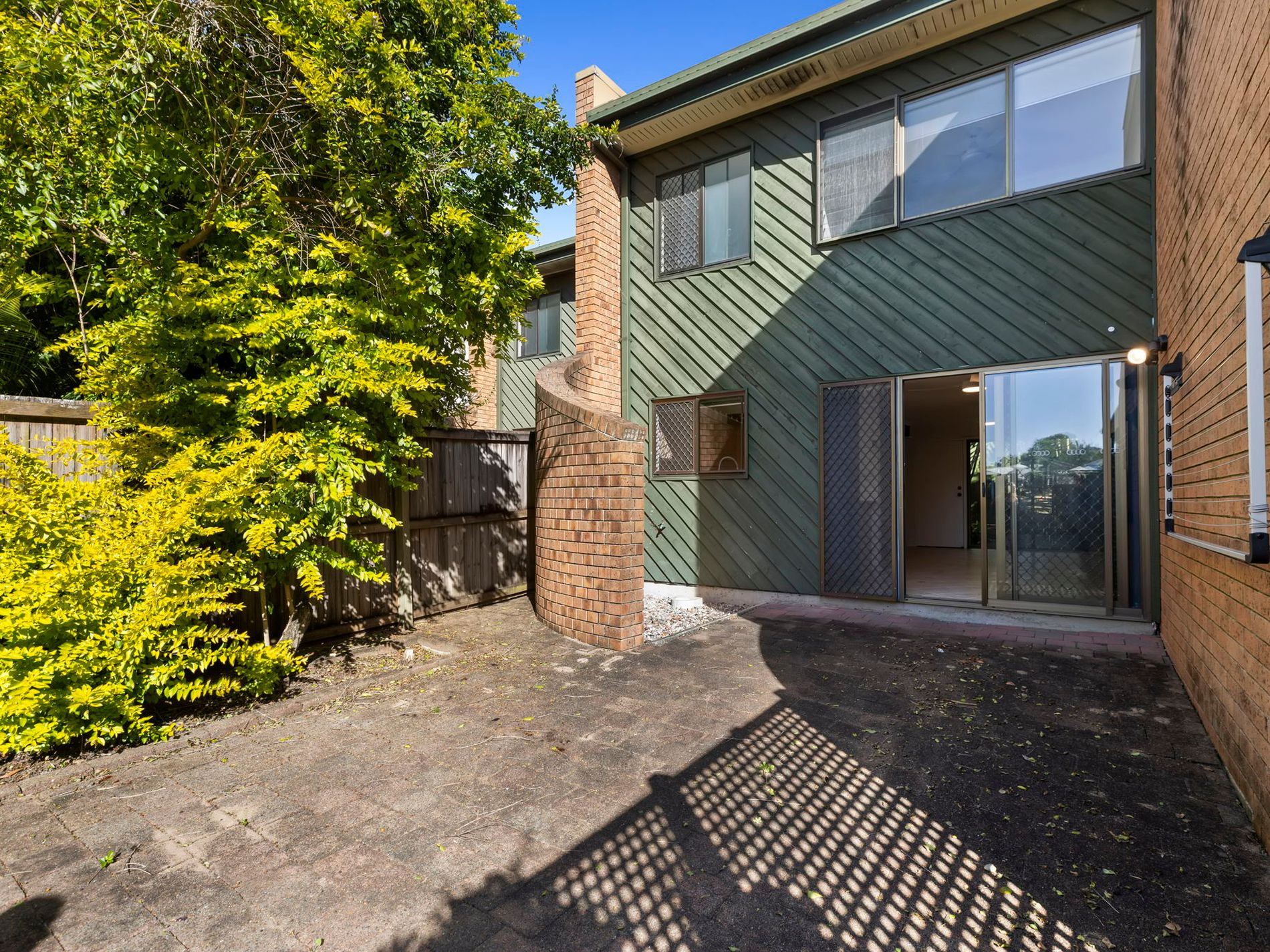 2 / 142 Carmody Road, St Lucia