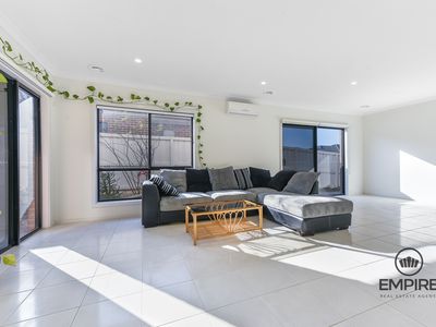 7 Pump House Crescent, Clyde
