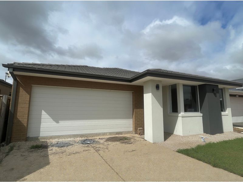 61 Sunlight Circuit, Lara