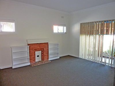 8 Flat Rock Rd, Kingsgrove