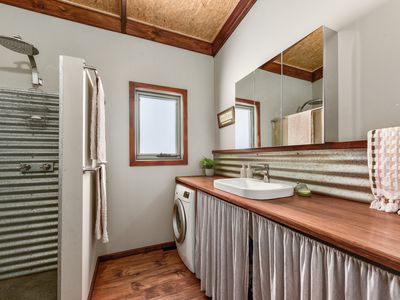 1 Holloway Street, Donovans