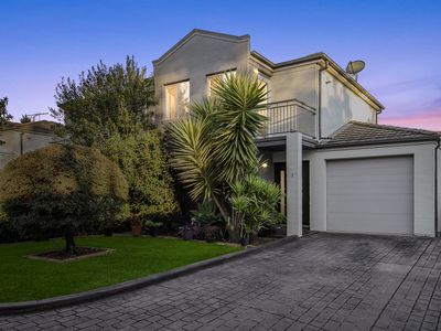 3 / 8 Mint Close, Casula
