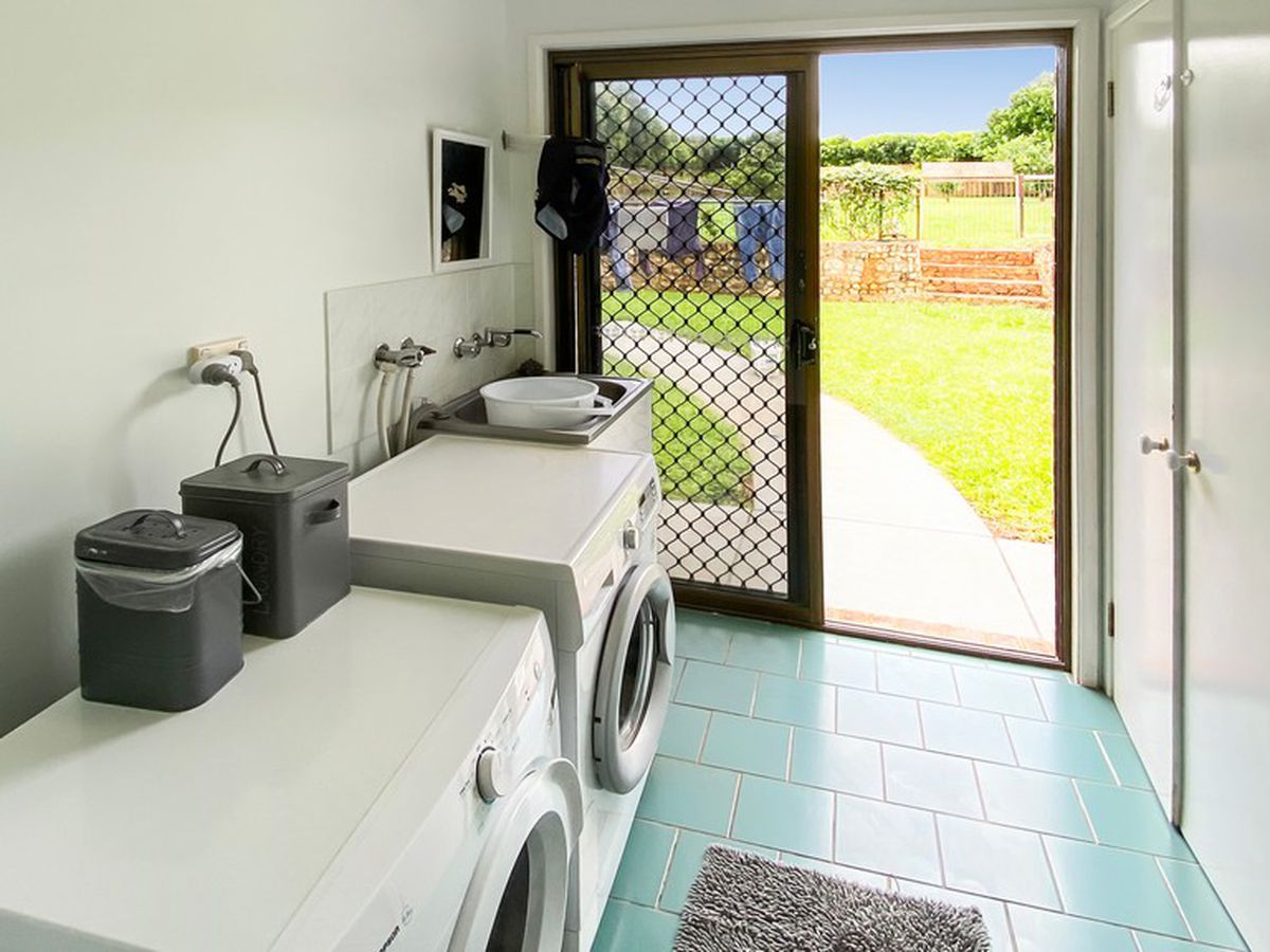 43 Tower Avenue, Atherton