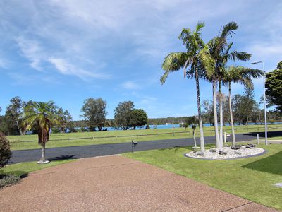 76 Elizabeth Parade, Forster