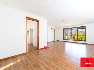 9 Macnamara Place, Chisholm